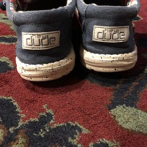 Mens Hey Dudes Size 8, worn a few times. In excellent condition.